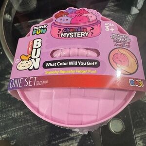 Crazy Fun Ashmo's Bun Squishy Fidget Toy - Pink Valentines Day